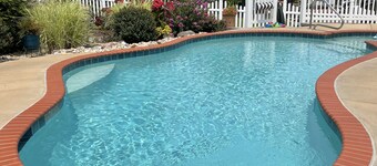 Fenton Oasis - private pool and garden