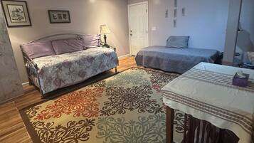 1 Schlafzimmer, Schreibtisch, WLAN