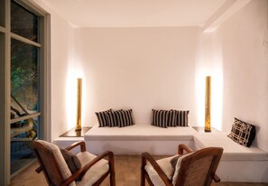 Interior - De Saram House by Geoffrey Bawa (Colombo)