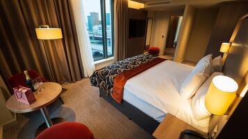 Suite | In-room safe, desk, laptop workspace, free WiFi