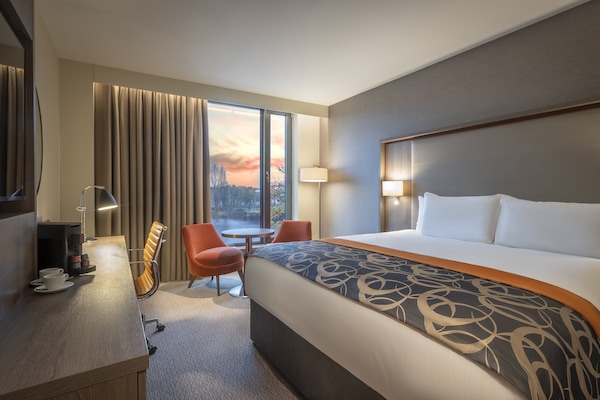 In-room safe, desk, laptop workspace, free WiFi