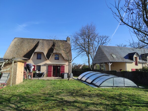 Exterior - Quiet cottage with indoor pool in the Guérandaise countryside (Guérande)