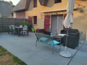 Terrace/patio - Quiet cottage with indoor pool in the Guérandaise countryside (Guérande)