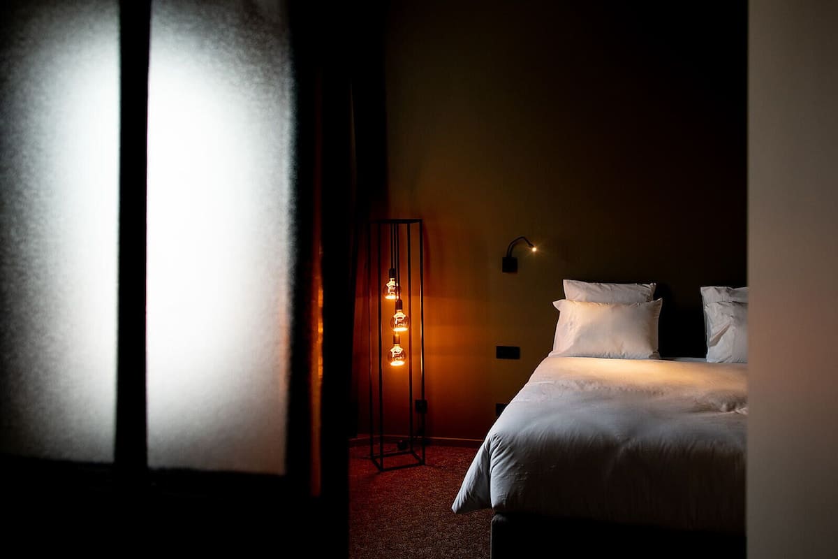 Comfort kamer | Luxe beddengoed, een bureau, een laptopwerkplek