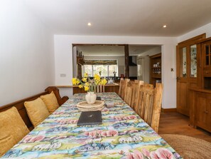 Cottage | Dapur peribadi | Peti sejuk, mesin basuh pinggan mangkuk, cerek elektrik, pembakar roti 