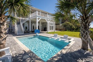 Piscina all'aperto, una piscina riscaldata