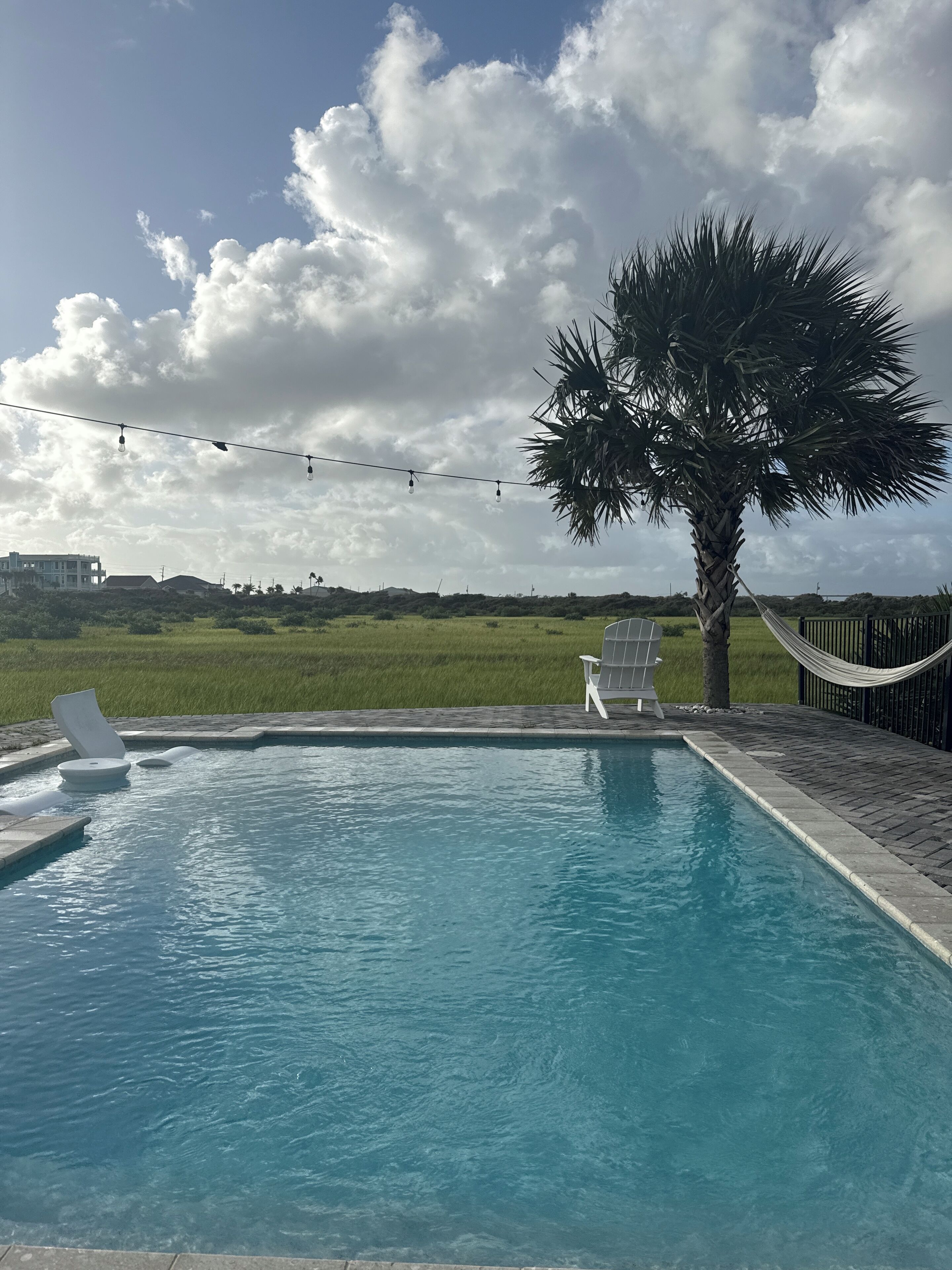 حمّام سباحة خارجي، حمّام سباحة مُدفَّأ