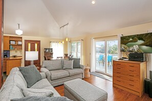TV, DVD player - Old Florida Peaceful Retreat, Short Walk to Beach ~ Oceans of Time (Indian Pass)