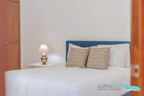 3 bedrooms, laptop workspace, free WiFi, bed sheets - Private Rooftop | Walk to Malecón | Gated Stay (La Paz)