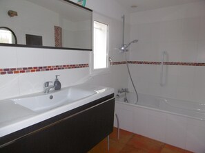 Badewanne, Haartrockner
