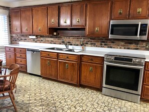 Refrigerador, microondas, horno y lavavajillas