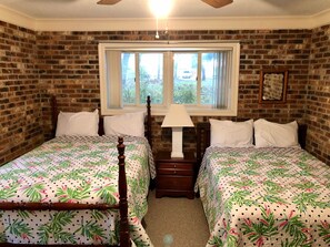 4 bedrooms, WiFi - Callies Cottage - Oak Island (Oak Island)