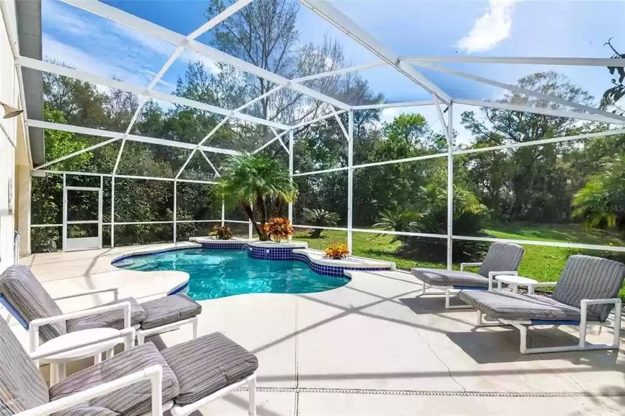 Entire Villa with Pool and great Privacy near Disney