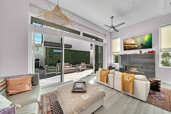 TV, fireplace - T's Trestles Shred Chalet (San Clemente)