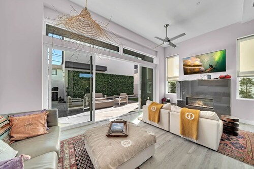 T's Trestles Shred Chalet