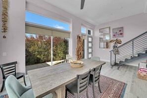 Dining - T's Trestles Shred Chalet (San Clemente)