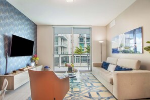 Televisión y oficina 