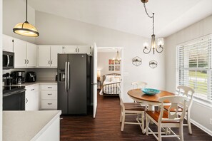 Private kitchen - Sea Turtle Cottage | 3 Bed, 1 Bath (Brunswick)