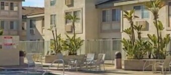 SoCal Condo with Pool and Jacuzzi