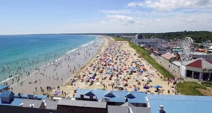 Cozy new efficiency close to beach and shopping