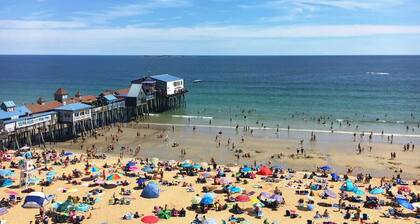 Cozy new efficiency close to beach and shopping