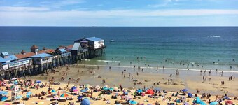 Cozy new efficiency close to beach and shopping