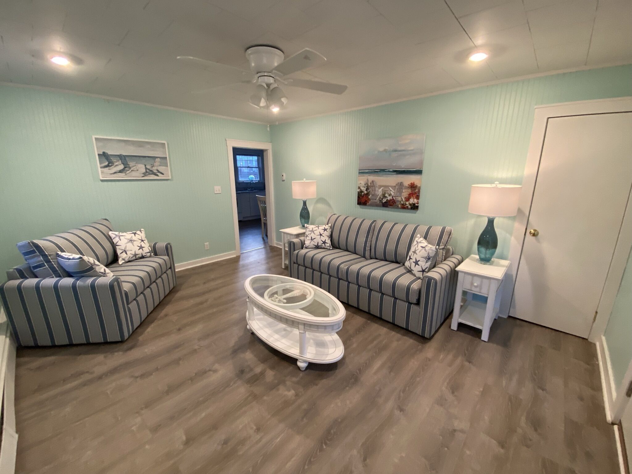 Cozy Cottage in Snug Harbor, minutes to the beach (pet friendly)