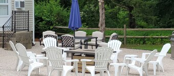 Cozy Cottage in Snug Harbor, minutes to the beach (pet friendly)