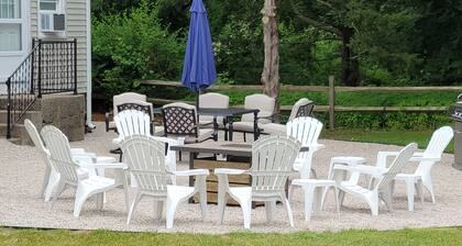 Cozy Cottage in Snug Harbor, minutes to the beach (pet friendly)