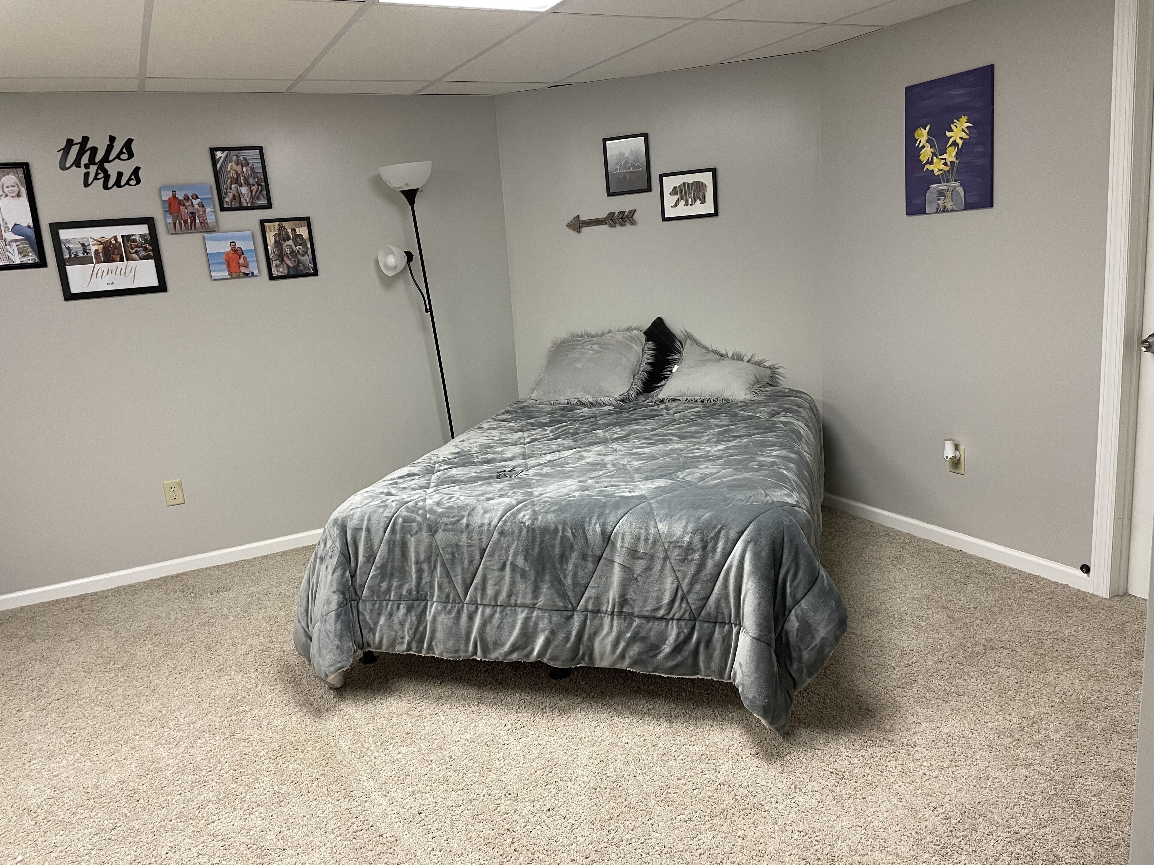 20 minutes from Penn State! Private entrance, cozy living space.