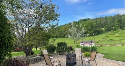 20 minutes from Penn State! Private entrance, cozy living space.