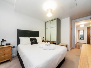 1 Schlafzimmer, Schreibtisch, Bügeleisen/Bügelbrett, kostenloses WLAN