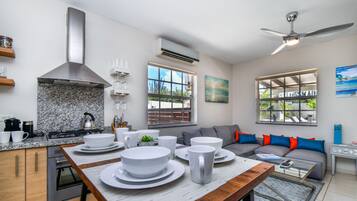 House (3 Bedrooms) | Private kitchen | Microwave, oven, stovetop, coffee/tea maker