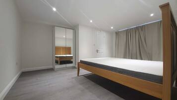 Apartamento, várias camas | Parte interna