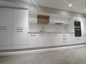 公寓, 多張床 | 私人廚房 | 雪櫃、微波爐、焗爐、爐具