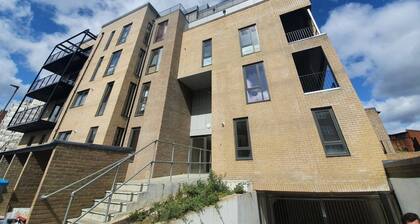 2 Bed Hollywood Movie Themed Apt