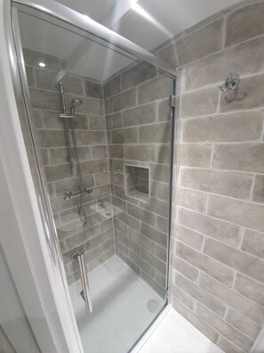 Apartment, Mehrere Betten | Badezimmer | Duschwanne, Komfortbadewanne, Haartrockner, Handtücher