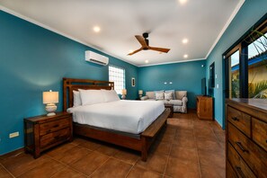 4 habitaciones, tabla de planchar con plancha y cuna de viaje