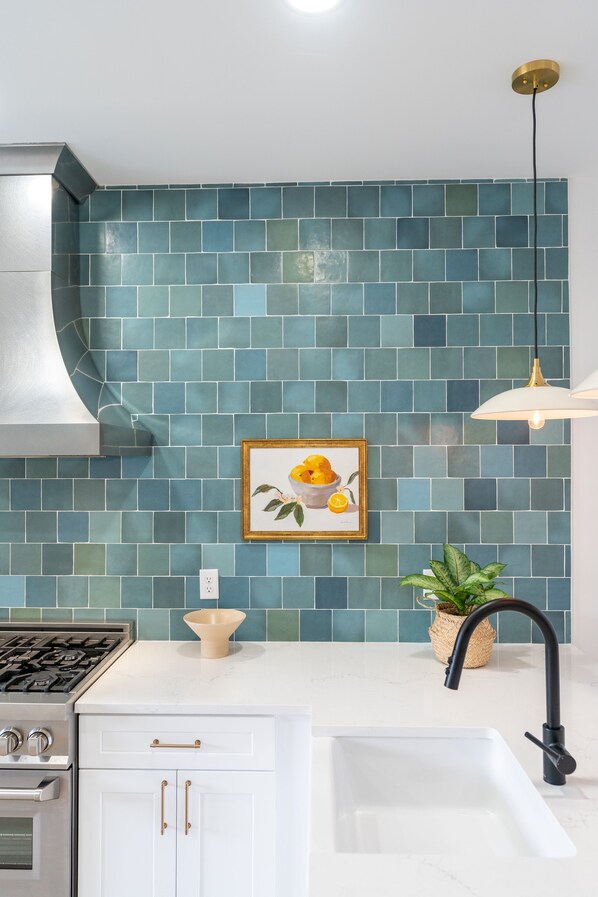 Combined shower/bathtub, hair dryer, towels, soap