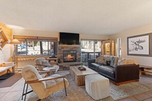 TV, fireplace