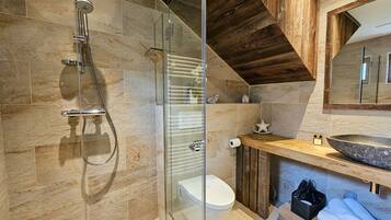 Dusche, Haartrockner, Handtücher, Seife