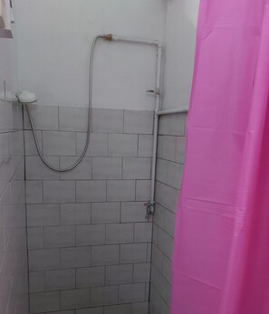 Handtücher, Seife, Toilettenpapier