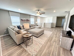 Smart TV, foosball - Kona Kottage - Windsor Island Private Pool, Spa and Contactless Entry (Davenport)