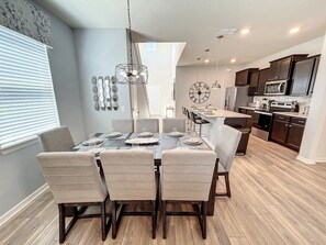 Dining - Kona Kottage - Windsor Island Private Pool, Spa and Contactless Entry (Davenport)