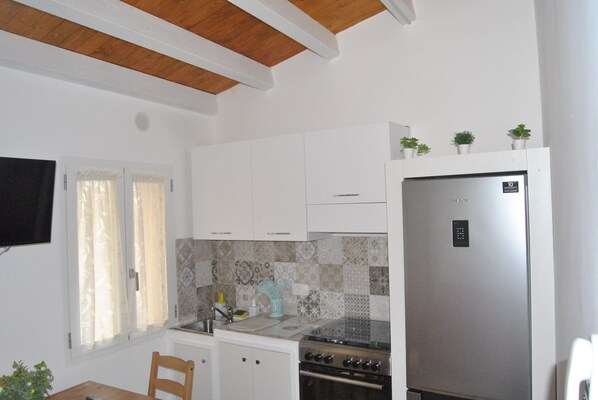 Appartement | Cuisine privée | Réfrigérateur, un four, surface de cuisson, bouilloire électrique
