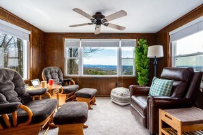 Televisión y oficina 