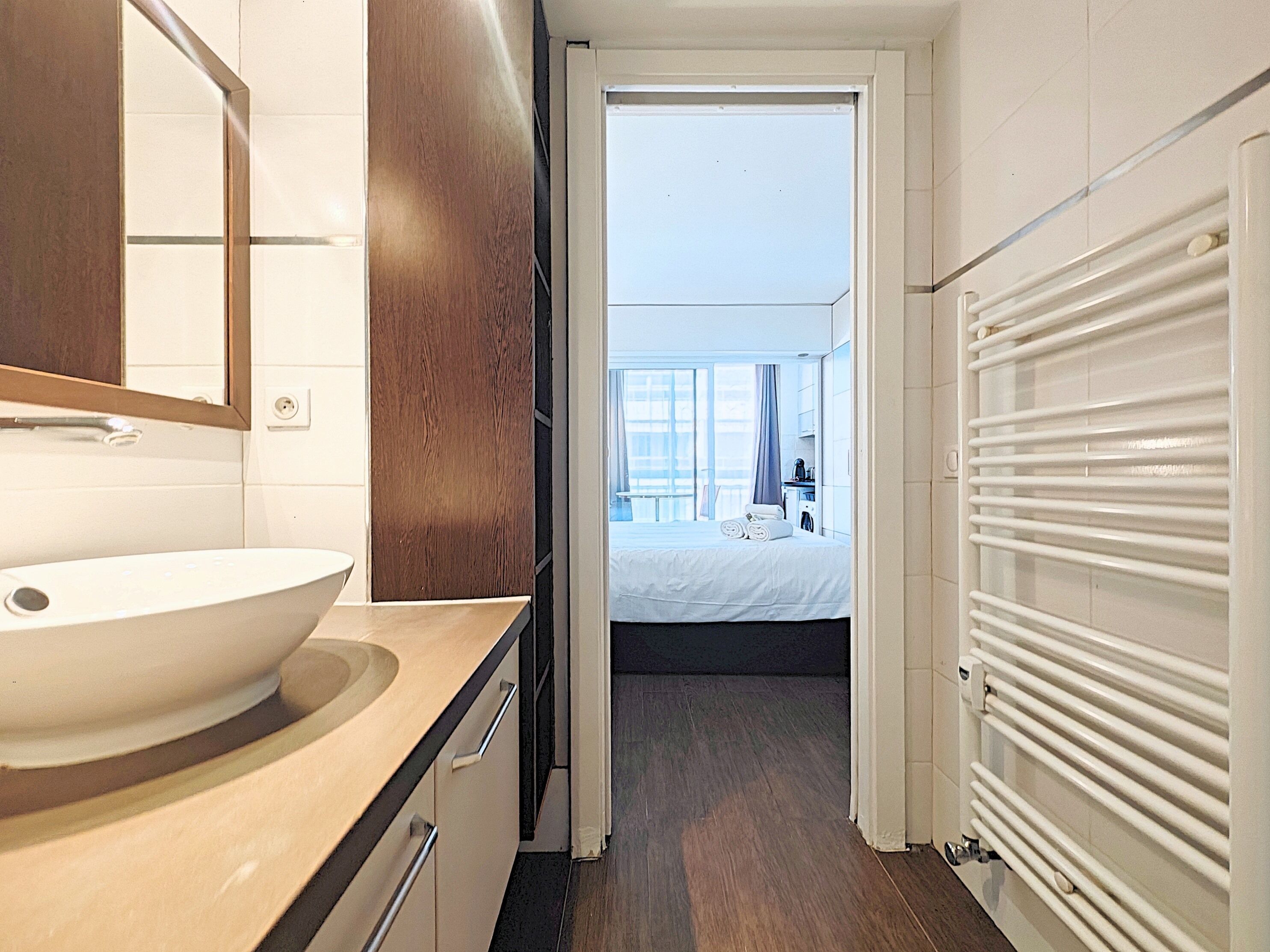 Iron/ironing board, internet, bed sheets