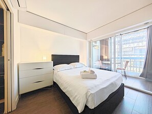 Iron/ironing board, Internet, bed sheets