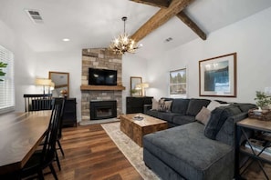 TV, fireplace