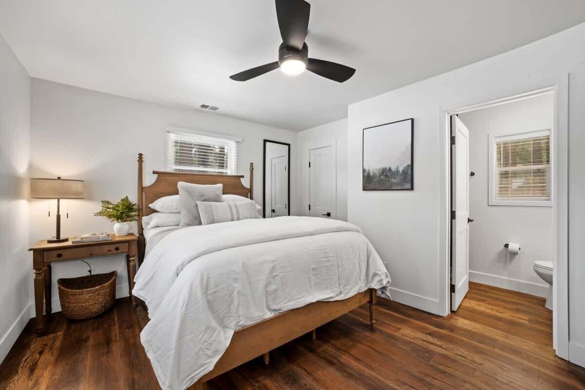 3 bedrooms, iron/ironing board, travel cot, WiFi